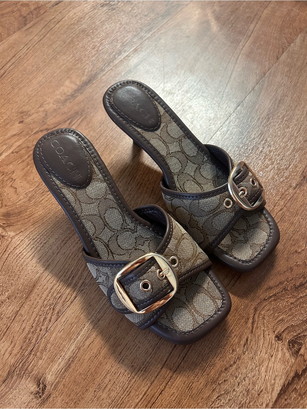 Vintage coach brown logo kitten heels
